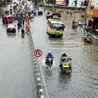 Kendal Banjir Sepinggang, Jalur Pantura Masih Lumpuh
